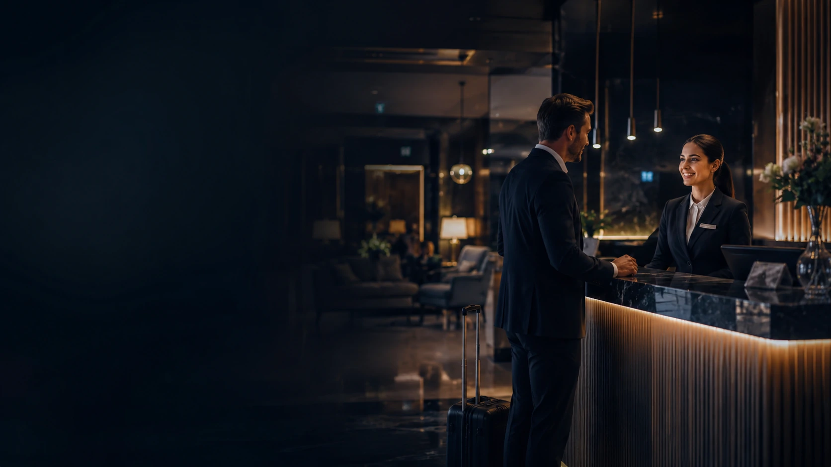 Moderne Hotellobby am Abend